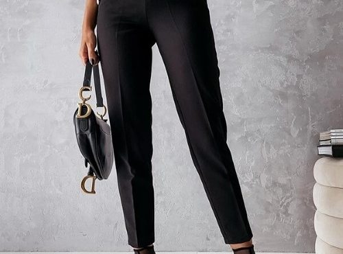 Črne ženske hlače z okrasnimi gumbi